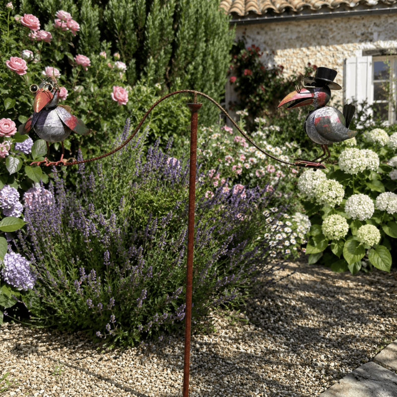 Mobile de jardin corbeaux en métal sur pique – vue entière