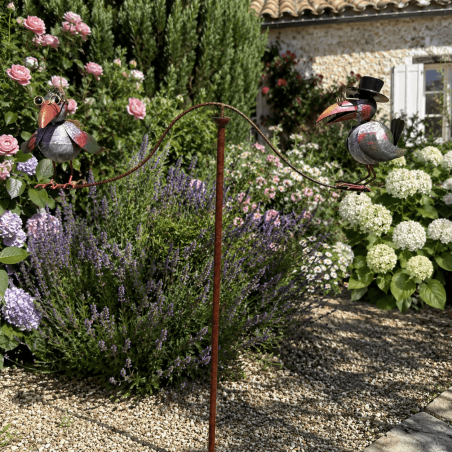 Mobile de jardin corbeaux en métal sur pique – vue entière