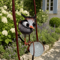 Bébé chouette en métal et boule en verre