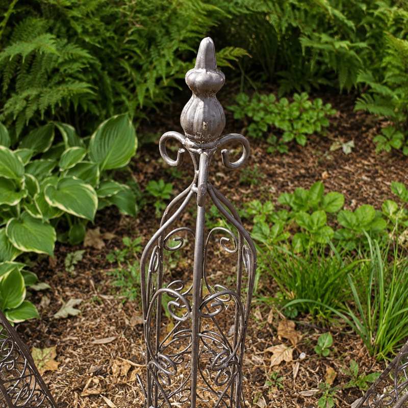 Obélisques tuteurs de jardin en métal – petit moyen et grand modèle