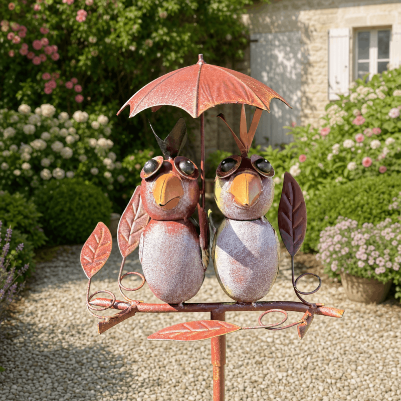 Deux oiseaux décoratifs en métal sous parapluie pour pluviomètre de jardin