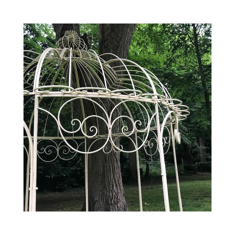 Gloriette kiosque pergolas belvédère de jardin fer vanille vue détail du toit 