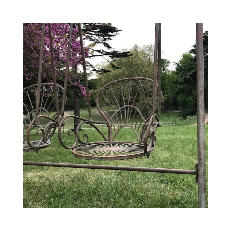Balancelle de jardin en fer forgé confortable
