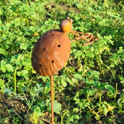 Pic de jardin décoratif en fer couleur rouille motif coccinelle