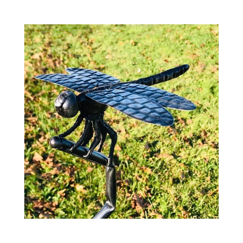 Pluviomètre Original Décoratif  Libellule en Inox Forgé H134 cm vue de la libellule de près