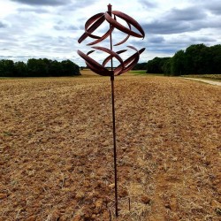 Éolienne décorative de jardin en fer sphère sur mât