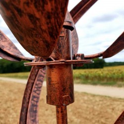 vue de l'axe et roulement éolienne de jardin cuivre