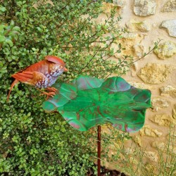 Mangeoire coupelle a eau pour oiseau de jardin en métal 135x38 mise en scène 