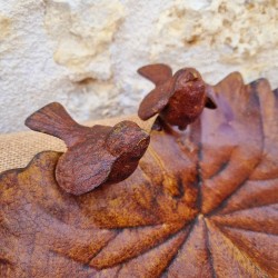 Mangeoire en forme de feuille couleur rouille patiné jaune