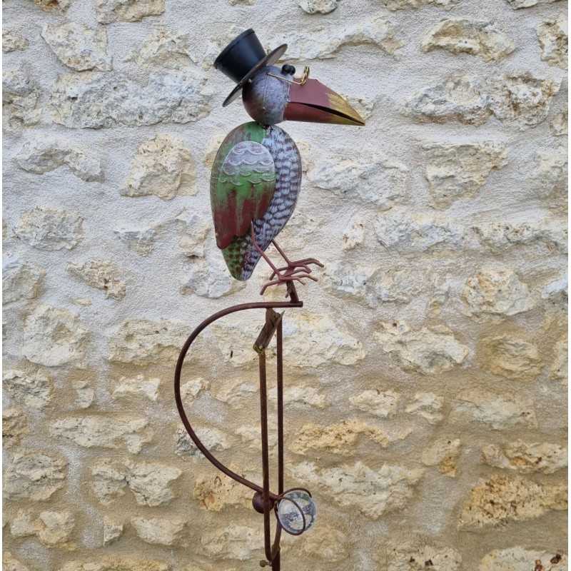 Mobile de jardin en fer motif corbeau à grand bec coloré pic et tuteur équilibré vue de coté 