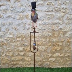 Mobile de jardin en fer motif corbeau coloré et son corbillat pic et tuteur équilibré