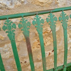 Banc de jardin fer forgé patiné vert antique confortable