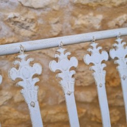 Banc de jardin fer forgé patiné blanc antique confortable