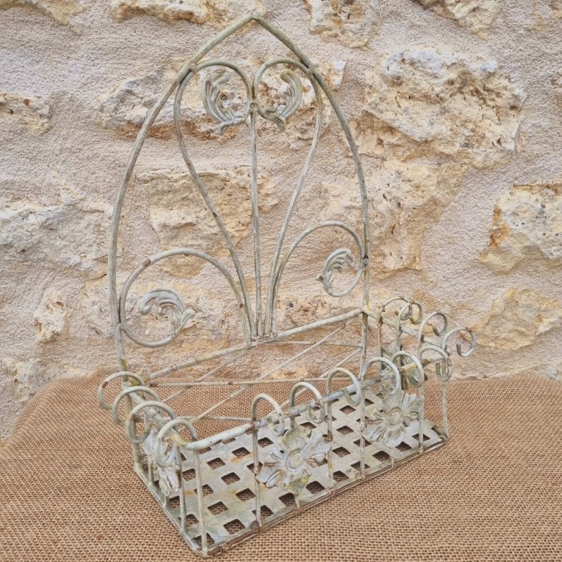  Porte plante mural beige aspect ancien 24,90 € LEZARD DU JARDIN