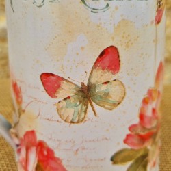  Broc décoratif style ancien motifs écritures, papillons et fleurs 18,90 € LEZARD DU JARDIN