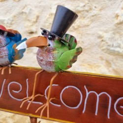 Pic, tuteur décoratif de jardin welcome corbeaux chapeaux colorés