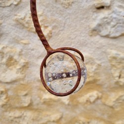 Pic en métal et verre, balancier corbeaux colorés tuteur de jardin