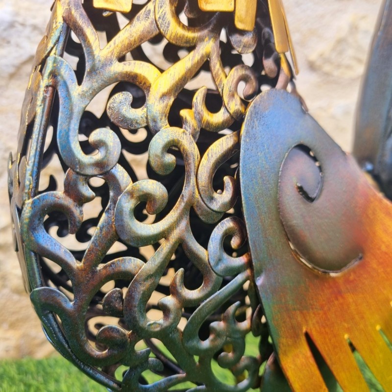 Coq en fer doré, noir et rouge – Décoration de jardin d’exception