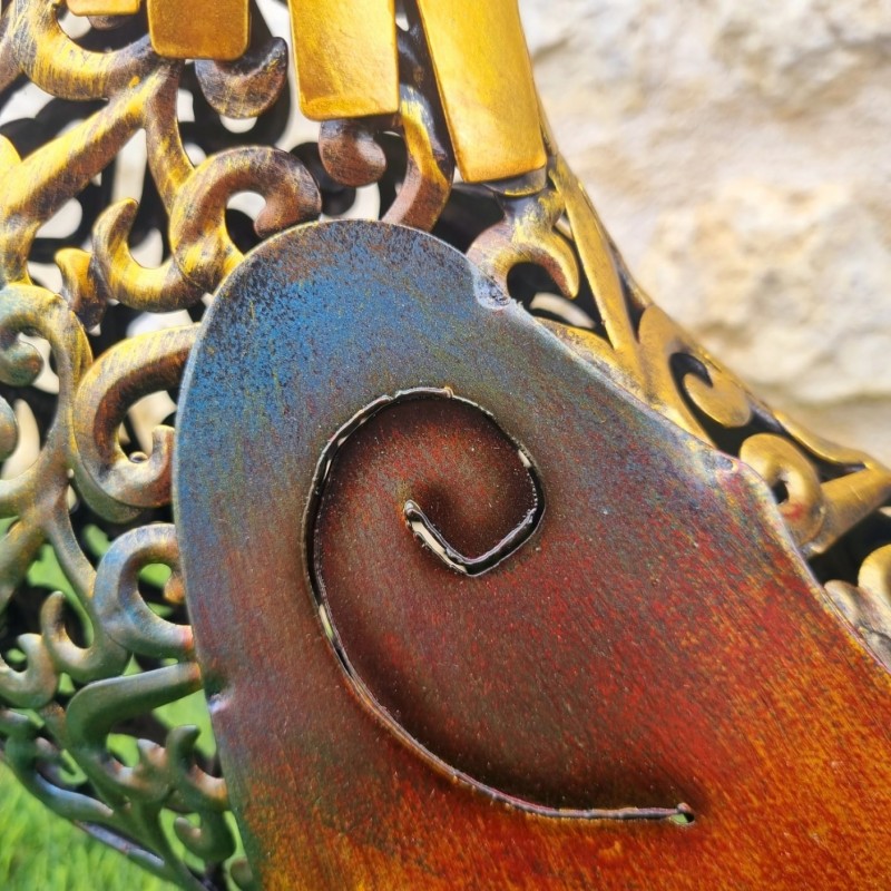 Coq en fer doré, noir et rouge – Décoration de jardin d’exception