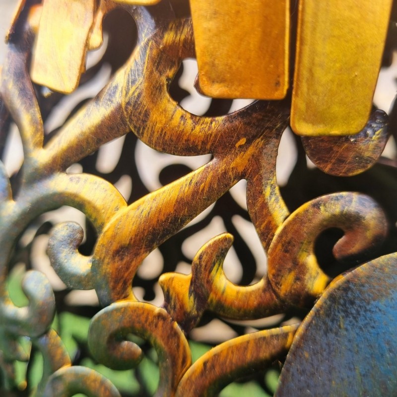Coq en fer doré, noir et rouge – Décoration de jardin d’exception
