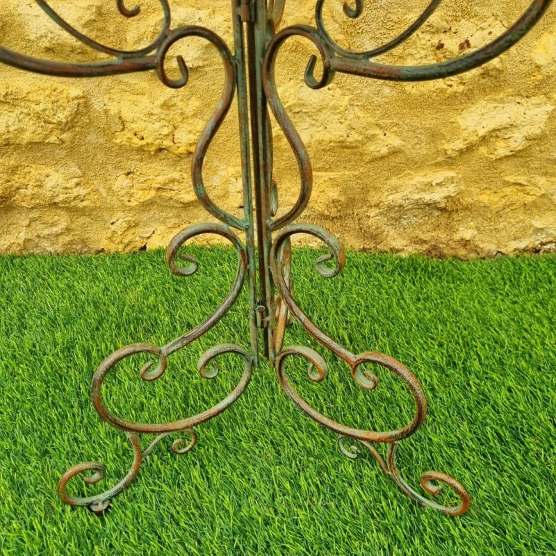 Bain d'oiseaux, mangeoire en fer sur trépied arabesques vert bordeaux aspect ancien 79,90 € LEZARD DU JARDIN