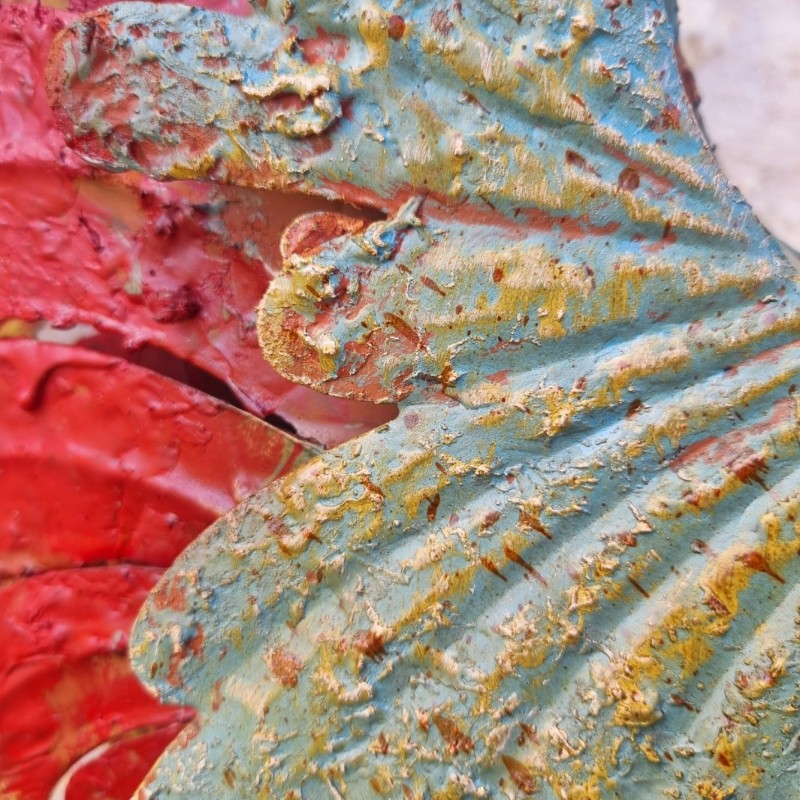 Coq en fer rouge et bleu