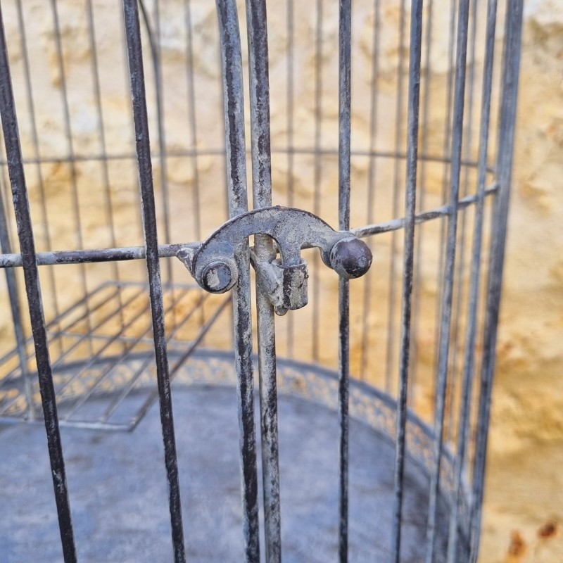Volière cage en métal grise aspect ancien
