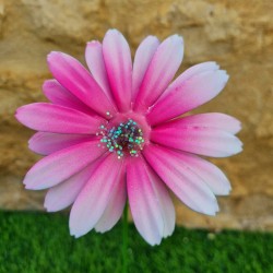 Fleur en fer rose et blanche centre paillettes