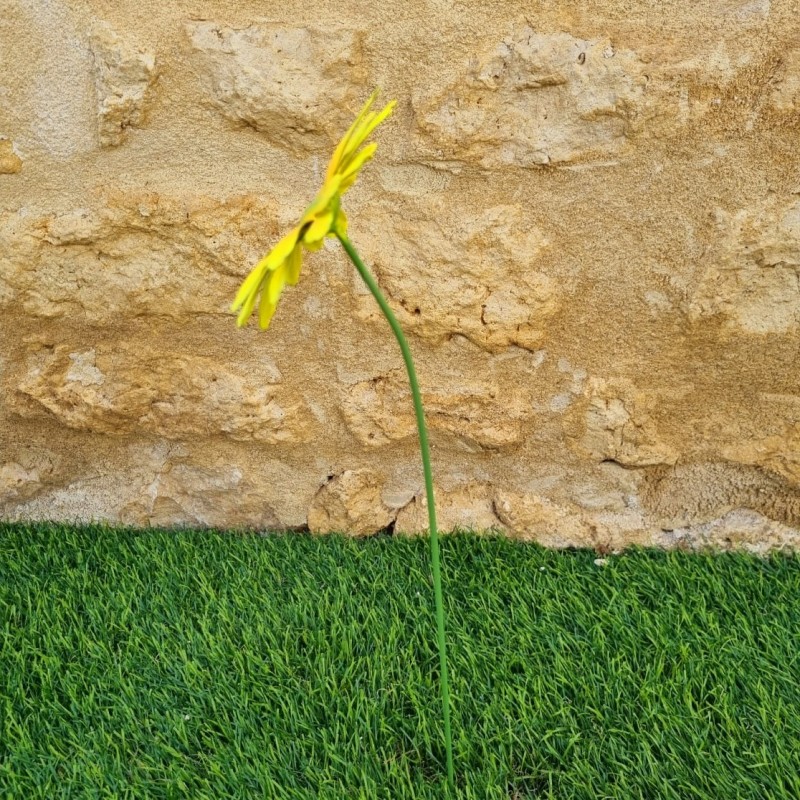 Fleur en fer jaune centre paillettes 8,90 € LEZARD DU JARDIN