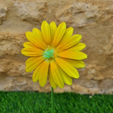 Fleur en fer jaune centre paillettes 8,90 € LEZARD DU JARDIN