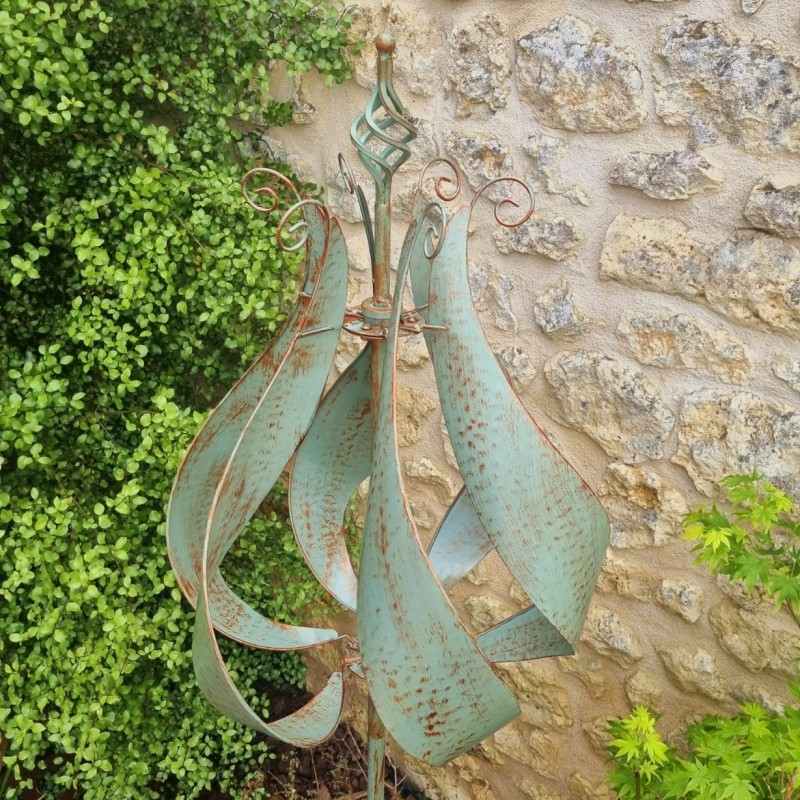 Éolienne décorative de jardin en fer forme tulipe modèle CHEVERNY 149,00 € LEZARD DU JARDIN