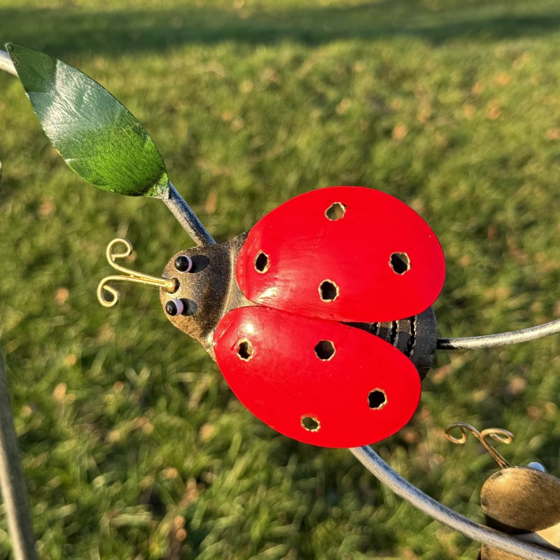Mobile de jardin coccinelles métal H130 49,90 € LEZARD DU JARDIN
