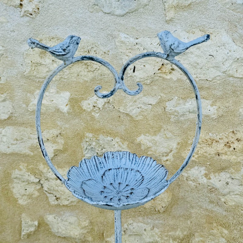 Bain d'oiseau sur pic motif Coeur en fonte h105 26,90 € LEZARD DU JARDIN