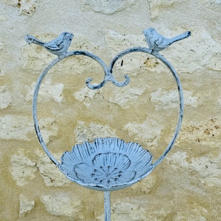 Bain d'oiseau sur pic motif Coeur en fonte h105 26,90 € LEZARD DU JARDIN