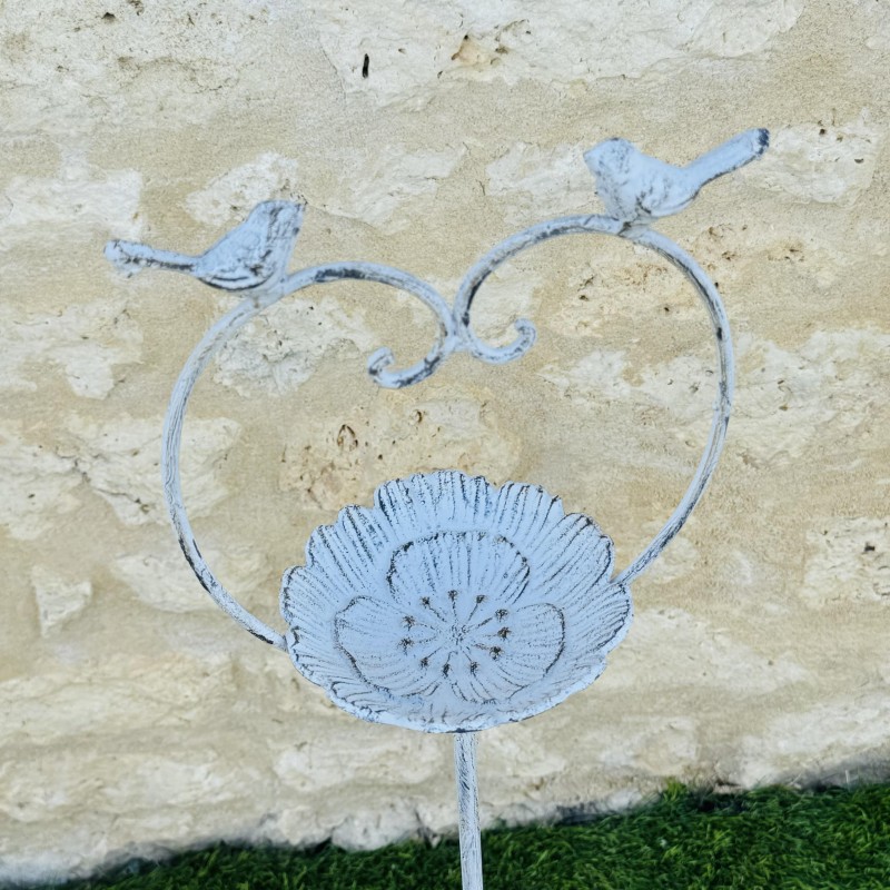 Bain d'oiseau sur pic motif Coeur en fonte h105 26,90 € LEZARD DU JARDIN