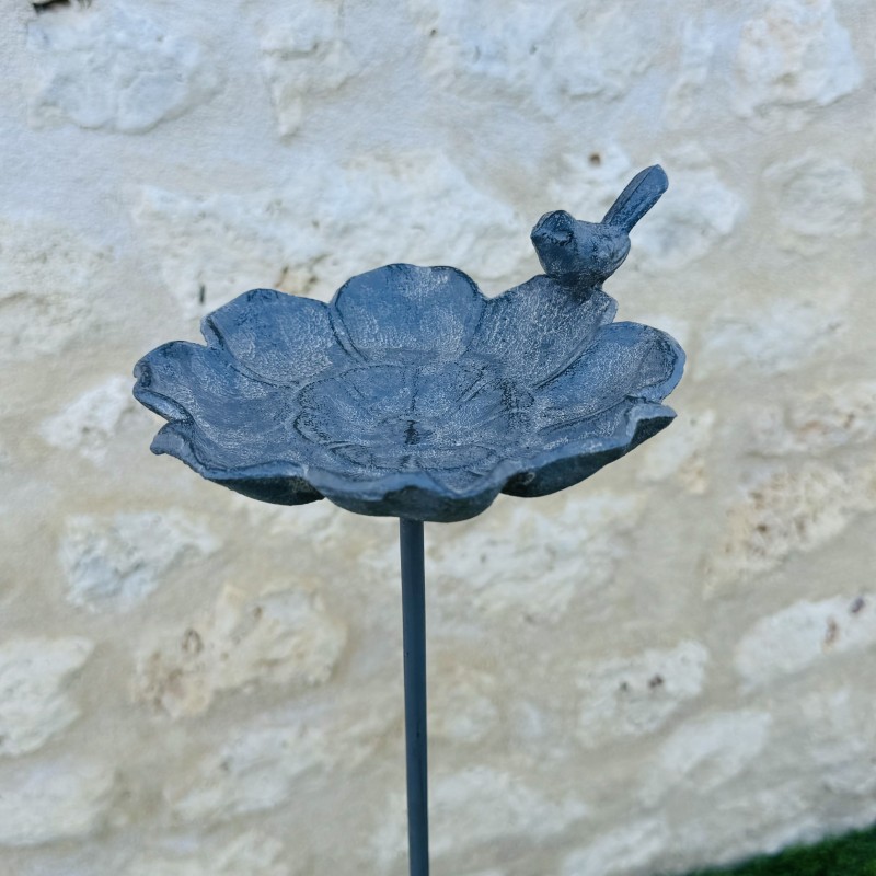 Baignoire à oiseau grise à planter sur pic H105 cm 21,90 € LEZARD DU JARDIN
