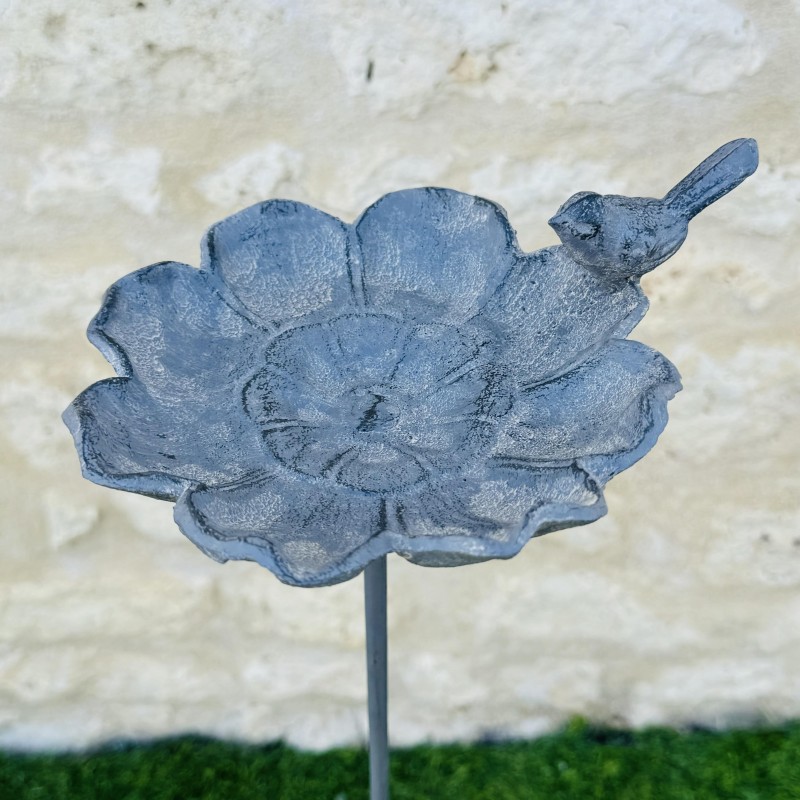 Baignoire à oiseau grise à planter sur pic H105 cm 21,90 € LEZARD DU JARDIN