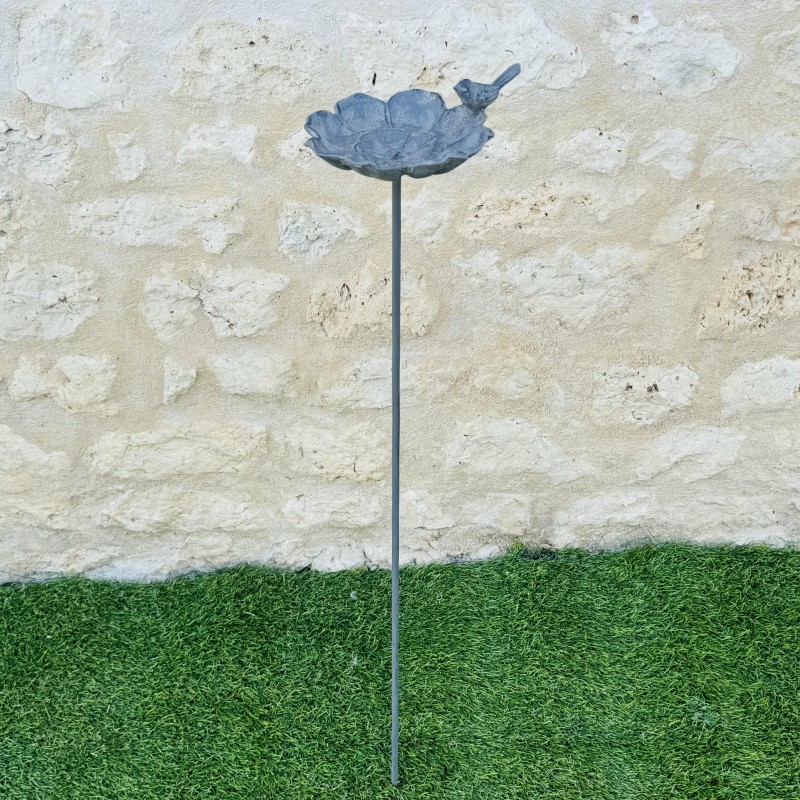 Baignoire à oiseau grise à planter sur pic H105 cm 21,90 € LEZARD DU JARDIN