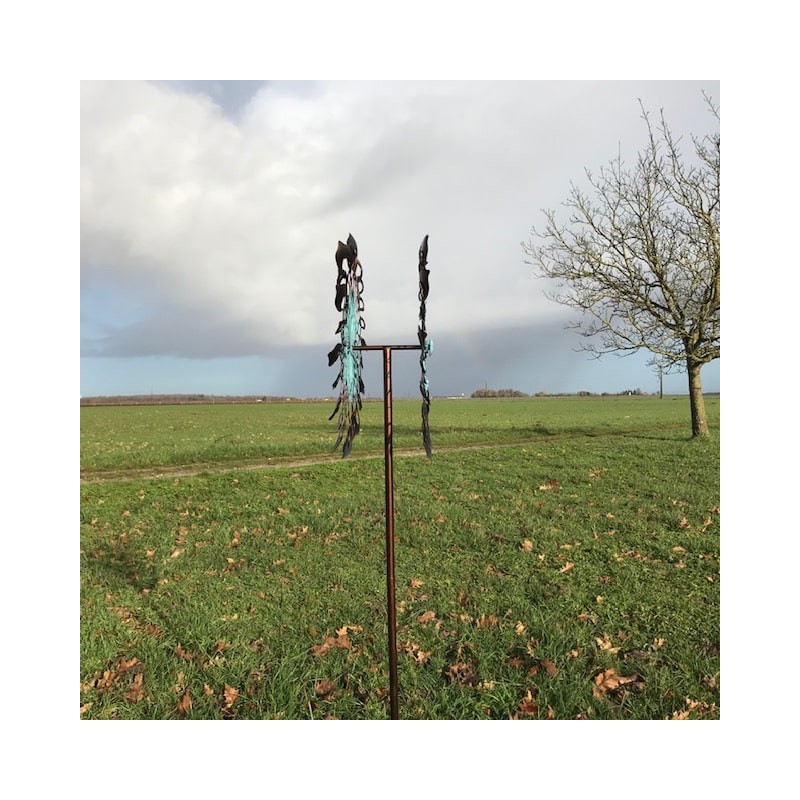 Éolienne décorative de jardin en fer 213x60x27 Modèle Budos vue de coté