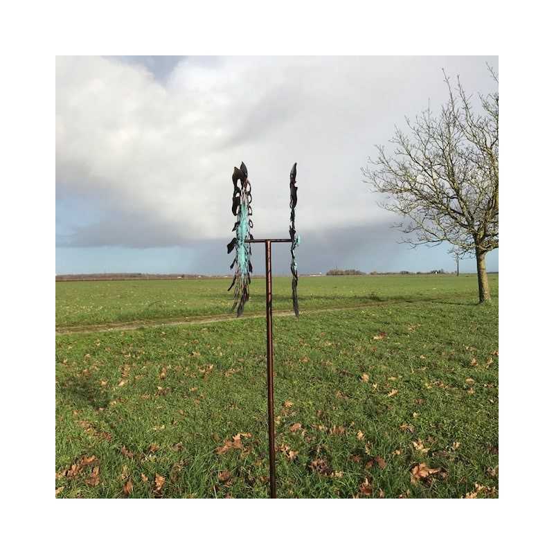 Éolienne décorative de jardin en fer 213x60x27 Modèle Budos vue de coté