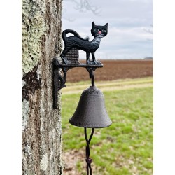 Cloche murale en fonte avec chat noir – Décoration féline et colorée vue de près