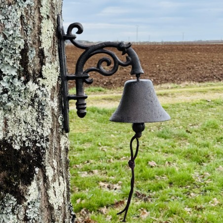 Cloche murale en fonte classique – Élégance et charme rustique