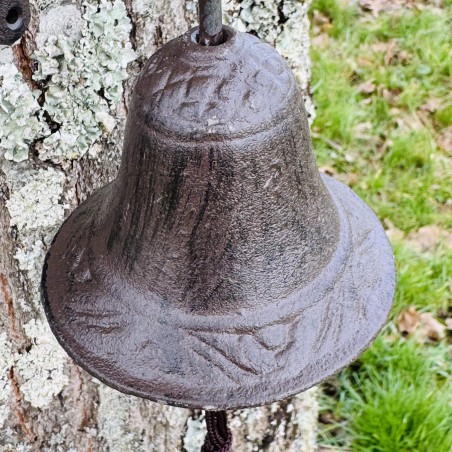 Cloche murale en fonte hiboux et "Welcome" –vue des details de près de la cloche