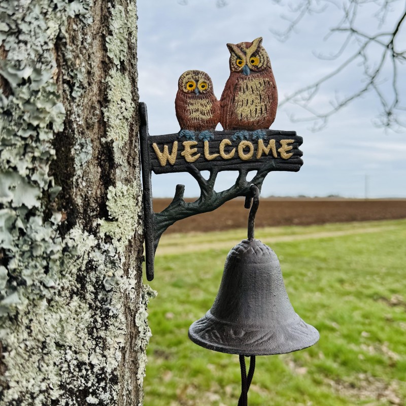 Cloche murale en fonte hiboux et "Welcome" – Originalité et accueil chaleureux nmise en scène