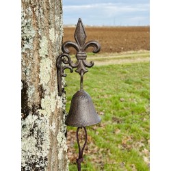 Cloche murale en fonte avec fleur de lys – Élégance et tradition