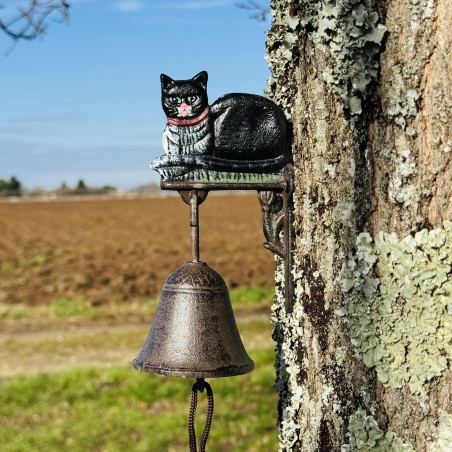 Cloche murale en fonte avec chat noir - Élégance et fonctionnalité dans votre entrée