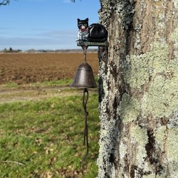 Cloche murale en fonte avec chat noir vue entière
