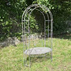 Banc arche de jardin en métal patiné – Style romantique