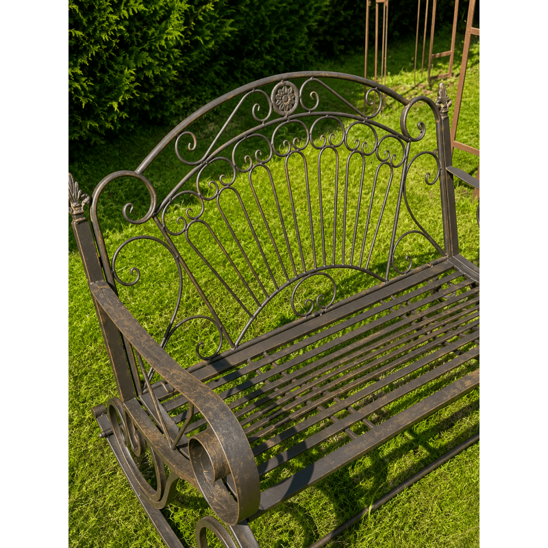 Banc à bascule extérieur en métal vue de l'assise