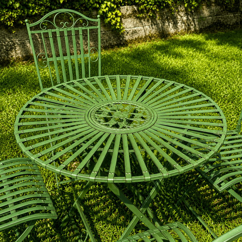 Salon de jardin 4 places vert anglais en métal vue de la table en détail